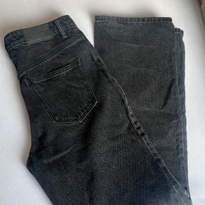 Jeans - Helt ny Storlek 27/34 Säljes pga liten storlek 