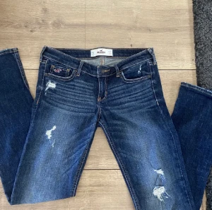 Lågmidjade jeans - Säljer dessa jeans pga att dom inte riktigt är i min storlek, inga defekter💓hör av er vid frågor eller fler bilder