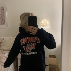 Vintage hoodie - vintage hoodie som tyvärr inte används så mycket och därav säljer jag vidare! 