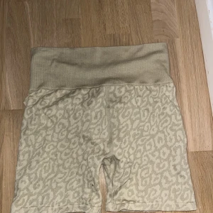 Shorts / tights Björn Borg - Korta tränings tights Björn Borg Oanvända Passar S-L, väldigt stretchiga 