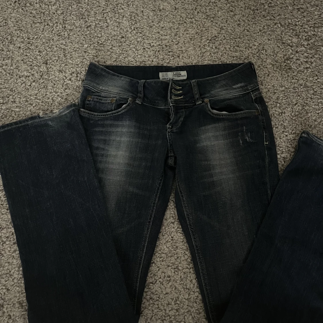 Lågmidjade jeans.
