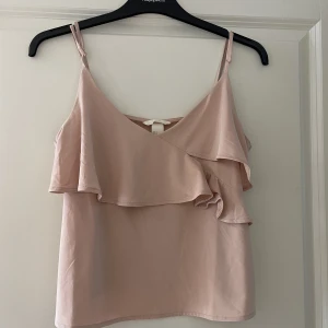 Linne - Linne i gammelrosa färg, använd fåtal gånger i mycket gott skick 