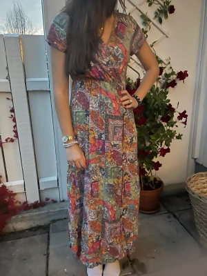 Spansk långklänning  - Super fin mönstrad långklänning som köptes i en butik på Mallorca⚡️