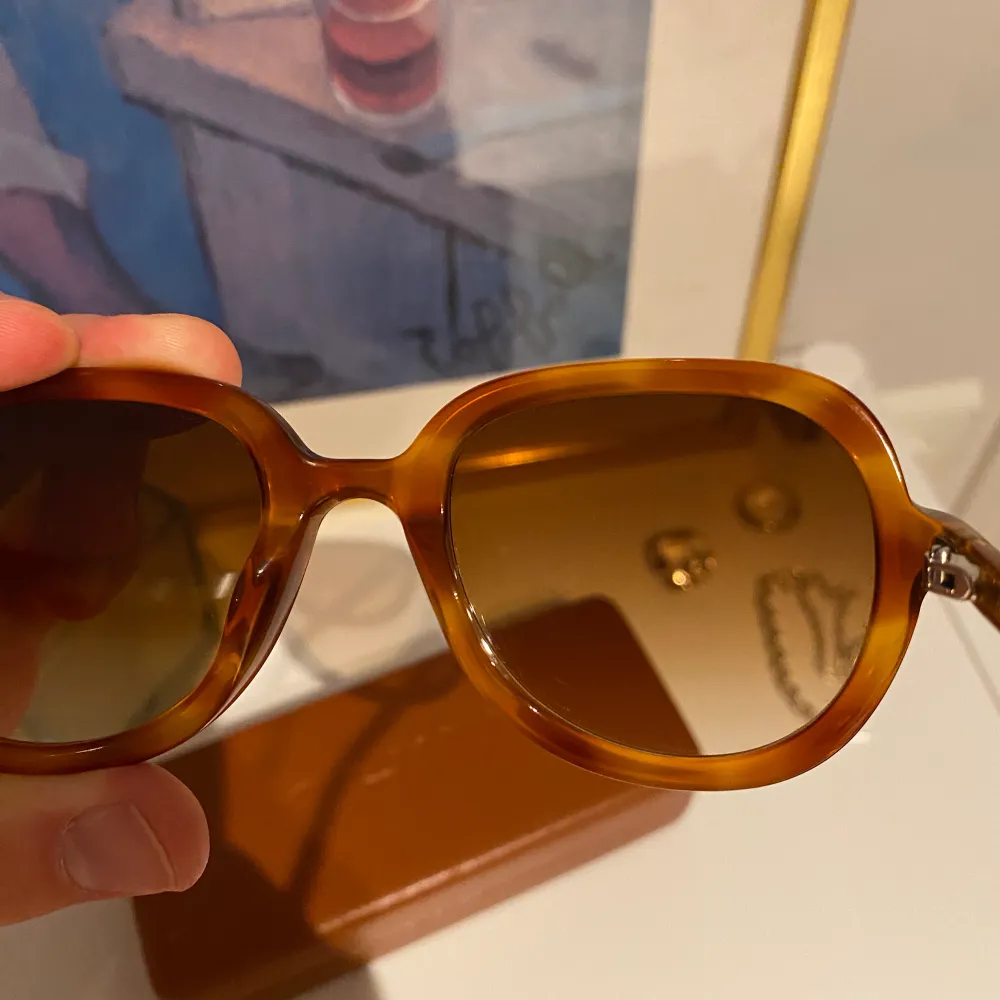 Hej!! 😎Säljer dessa sällsynta Limited Edition Chimi solglasögon som jag köpte från Chimi för ca 2 år sen, för 1499kr.  Använda men väl omhändertagna😊 Buda gärna!! . Övrigt.