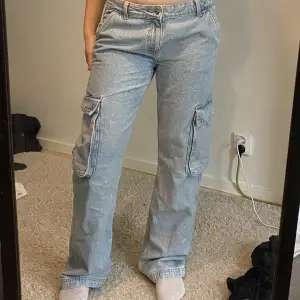 Cargo jeans från Gina tricot. Använda 2 gånger 