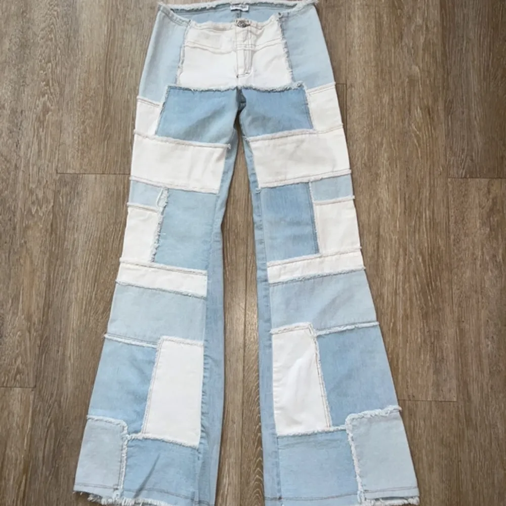 Ett par jätte coola jeans!! midjemåttet är 35! Och skriv om ni har fler frågor💕. Jeans & Byxor.