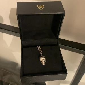 Halsband - Halsband med dödskalle på, Såå fint! 