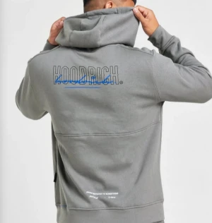 Hoodrich  - Aldrig använd helt ny 