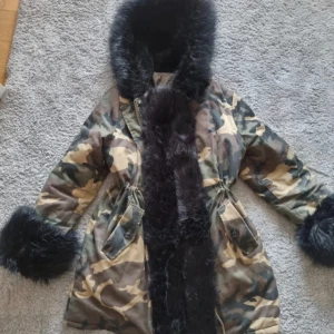 Söt jacka - Trendig fluffig jacka 