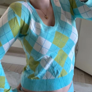 Långärmad tröja - Snygg tröja i bra skick! Pris kan diskuteras🎀