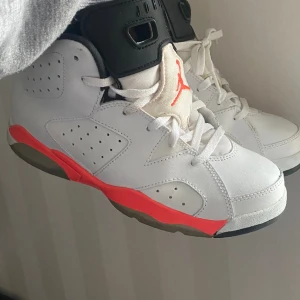 Jordan 6 - Jättebra skick, levereras utan box
