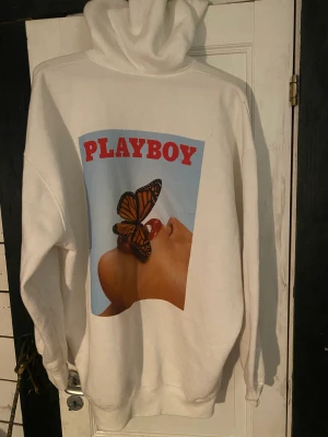 Play boy - Liten fläck men går nog bort i tvätten 