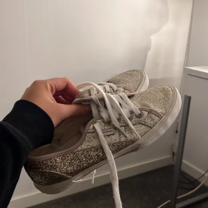 Skor  - Jättesnygga skor Pepe jeans london.