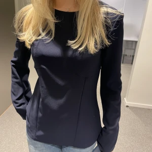 Tröja med utsvängda ärmar - Super fin