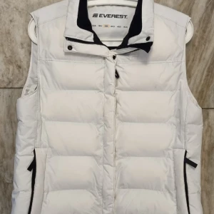Everest damväst nyskick - Damväst Märke Everest. Mycket fint skick