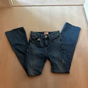 Ett par jätte fina blå jeans från vero Moda andvänd ca 2 gånger köpte dom för 600 kr