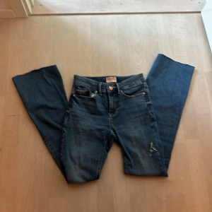 Blå jeans  - Ett par jätte fina blå jeans från vero Moda andvänd ca 2 gånger köpte dom för 600kr