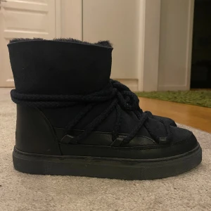 Inuikii sneaker - Inuikii classic sneaker i färgen dark blue. Använda ca 2 gånger då jag köpte fel storlek.