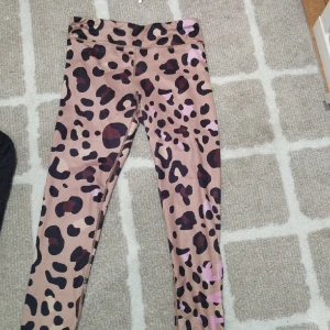 Gymnasiet byxor  - Svea gymnasiet byxor är använda 1 gång