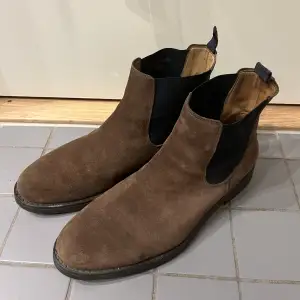 Säljer dessa Chelsea boots eftersom att de inte passar. Perfekt nu inför vintern