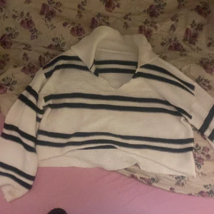 Säljer denna för 100 storlek M - Jag köpte den från kappahal den är för liten för mig jag tog för liten storlek när jag beställde den har bara använt eller testat 1gång 