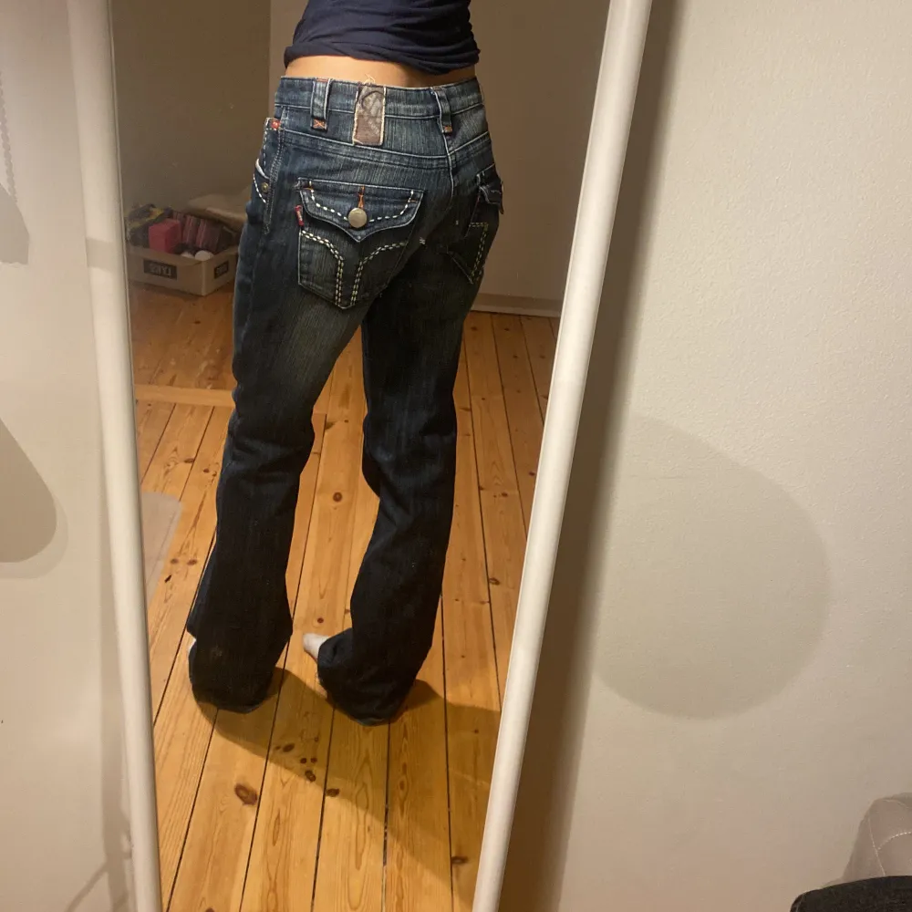 Miss sixty jeans med snygga bakfickor som tyvärr är för stora. Storlek 30 så passar runt 38, eller med bälte. Nästan helt oanvända❤️. Jeans & Byxor.