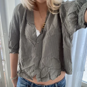 Grön blus - Så söt grön blus!