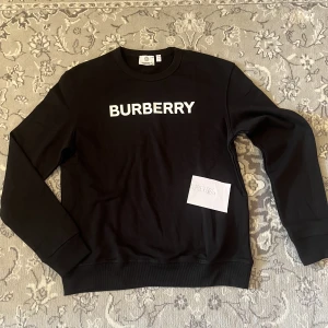 Burberry Tröja  - Har storlek M XL och XXL 