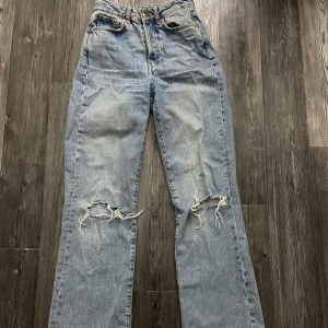 Jeans - Bikbok jeans som inte kommer till användning.