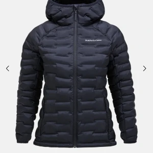 ARGON LIGHT JACKET DAM  - Storlekt M, använd fåtal gånger. Väldigt bra skick.  Ett litet ”glöd” hål längst ner vid midjan. 