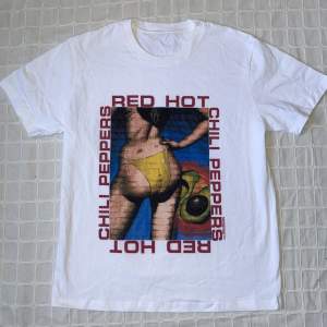 Red hit chili peppers t-shirt strl. L