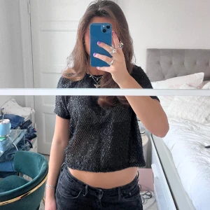 Tröja!  - Snygg tröja perfekt till fest så snygg att ha typ ett spetslinne under❤️