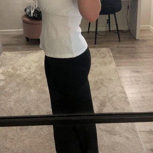 Lång kjol - Lång kjol med slits där bak