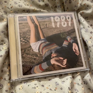 1989 tv cd  - Den gula verisionen, helt ny och säljes då har redan har en. Nypris 279kr + frakt 