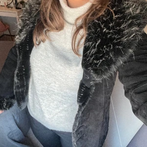 Cool jacka - Cool jacka från Hollies, äkta päls. Strl xs💕