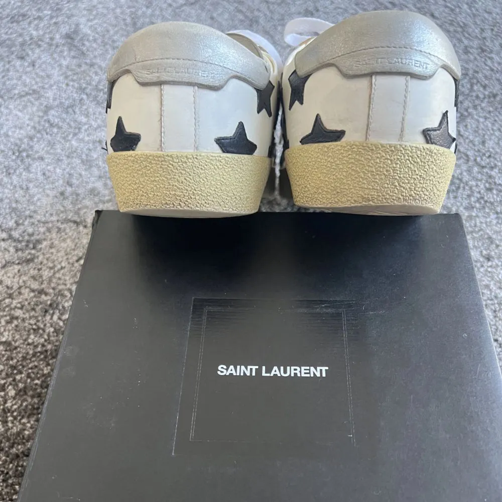 Saint Laurent Court Classic SL/06 California Sneakers i vitt, Splitter nya storlek 39, hör av dig vid frågor . Skor.