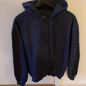 Sip Tröja från HM  - En sip tröja från HM. Det är ”relaxed fit” i modellen. 