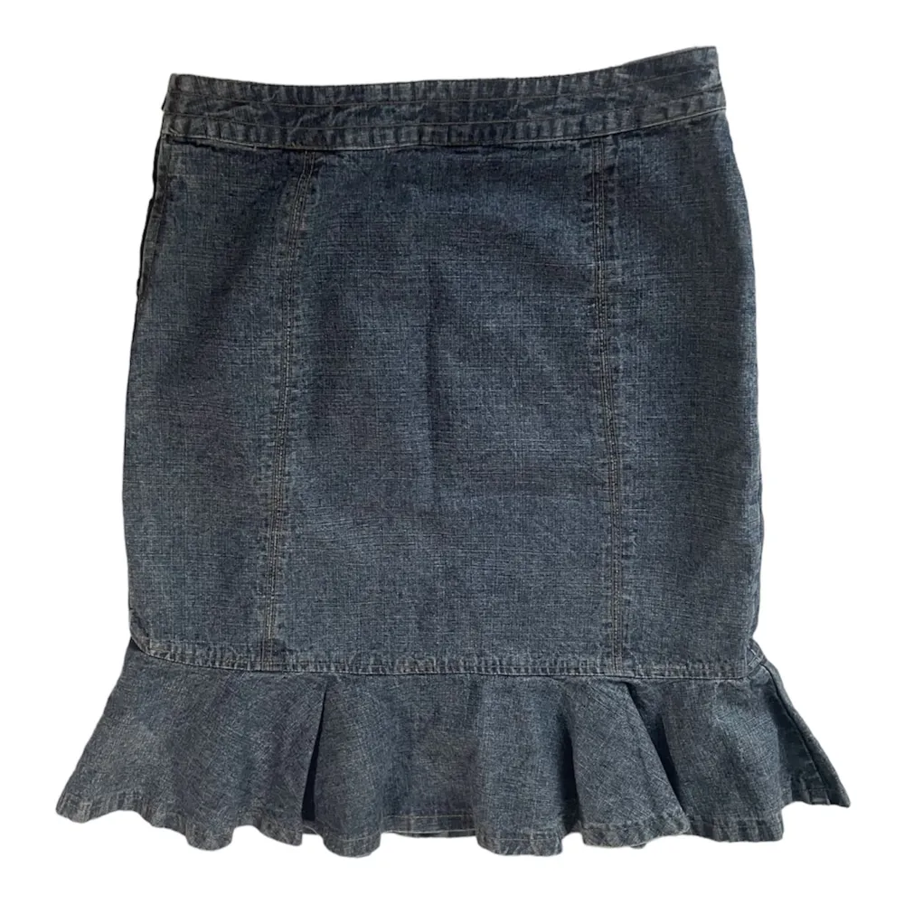 Vintage jeanskjol i en linneblandning, dragkedja på sidan 💙MIDJEMÅTT: 77 cm. LÄNGD: 59 cm. . Kjolar.
