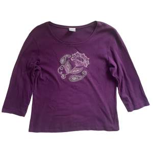 Vintage trekvartsärmad tröja med blomdetalj och strass 💜