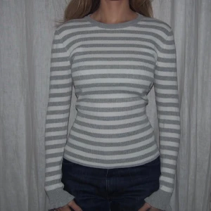 Randig tröja - Jättefin randig tröja från Neo Noir 💋Väldigt stretchigt material så passar både S och M