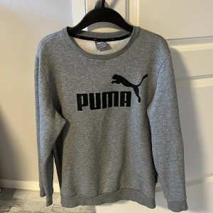 Grå Puma Sweatshirt - Aldrig använd - Bra skick