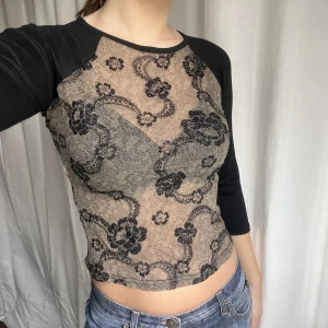 Glitter tröja - Glitter svart tröja med blommor 🖤