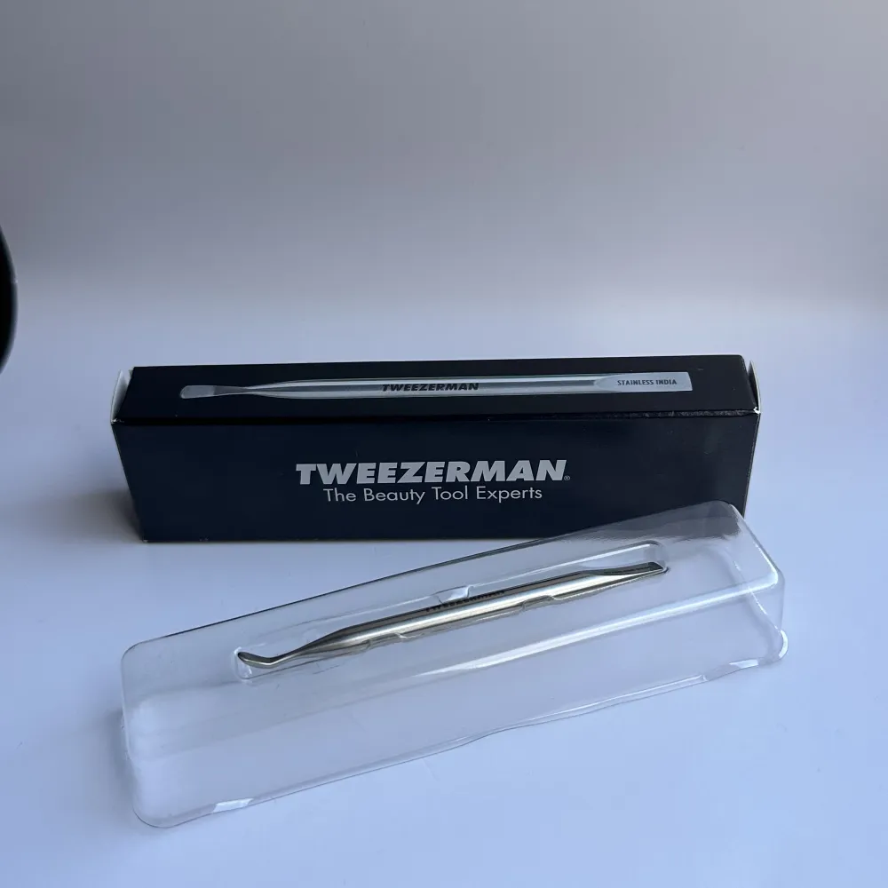 Nagelverktyg från tweezerman, helt nytt. Push and nail cleaner, nypris ca 159kr🖤. Accessoarer.