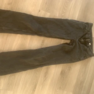 Jeans - Säljer dessa skitsnygga jeans pågrund av att de tvär blivit för korta för mig. Endast seriösa köpare