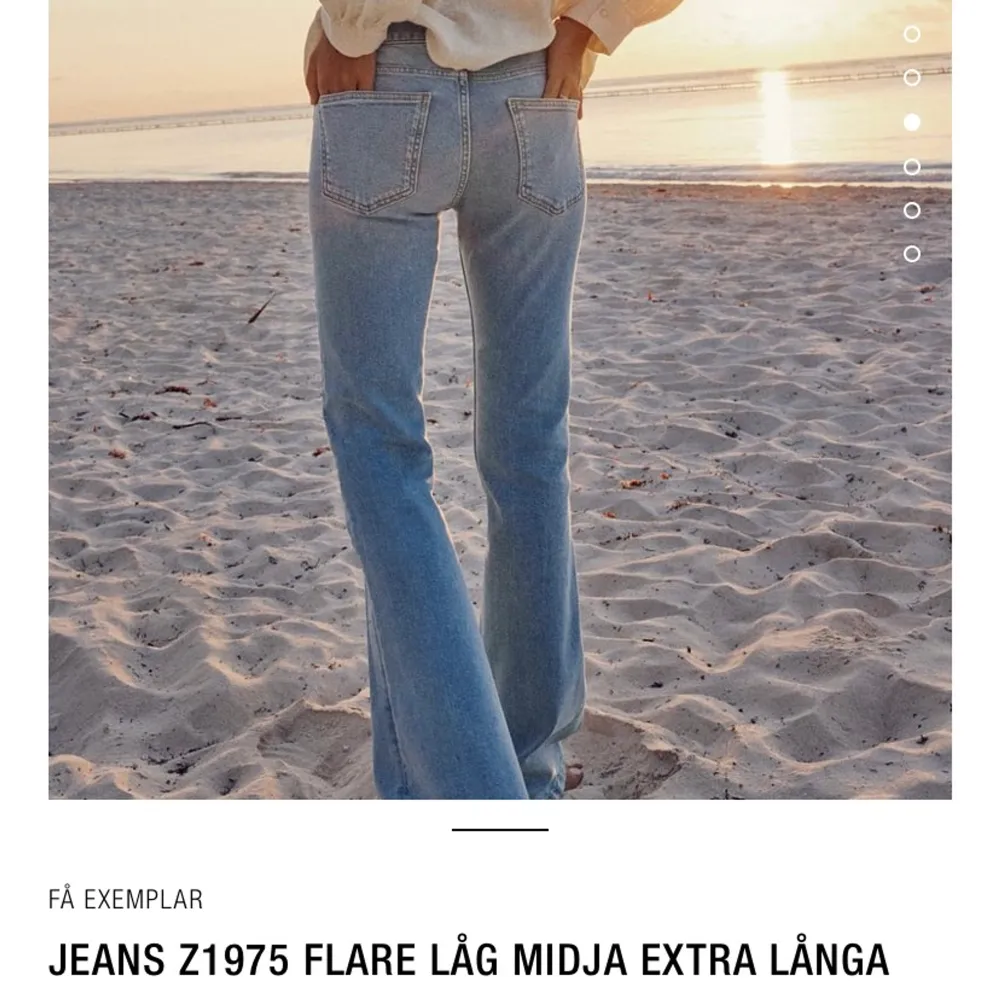 Lågmidjade flare fig full length zara jeans🌸🌸. Jeans & Byxor.