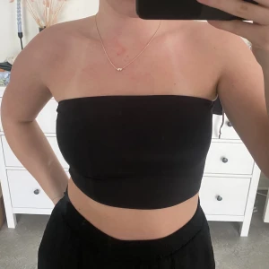 Bandeau topp - Topp från NA-KD som aldrig använts 