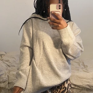 Grå stickad tröja  - Superfin från H&M o bra skick, storlek m