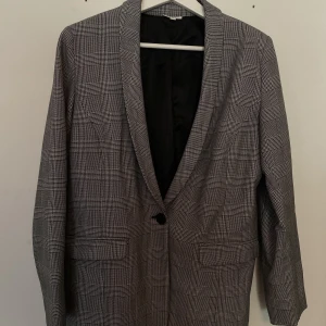 Grå kavaj - Design by KappAhl, storlek S