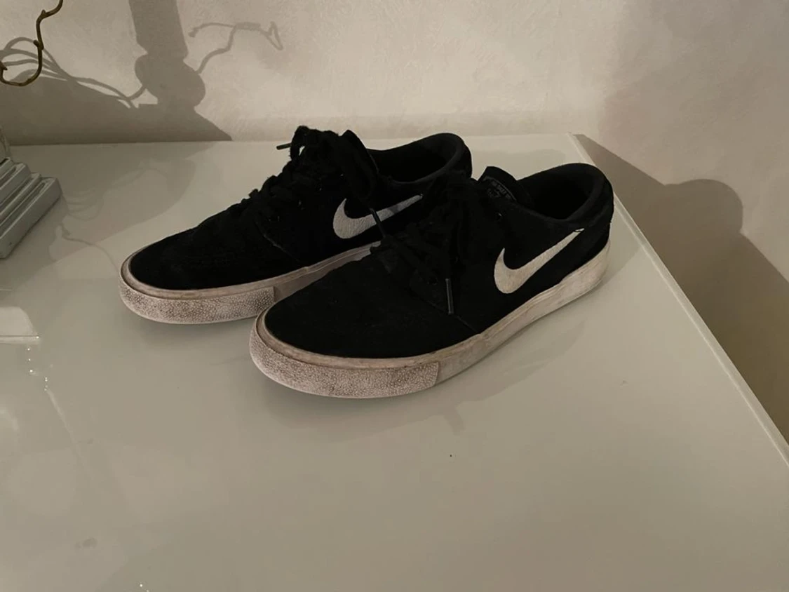 Nike SB svart mocka