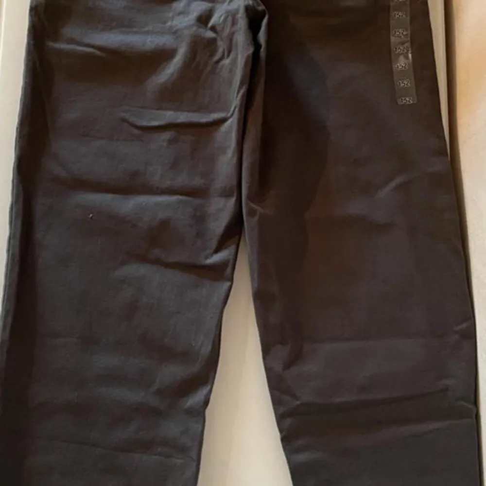 Helt nya byxor från H&M stl 158 Justerbar midja . Jeans & Byxor.